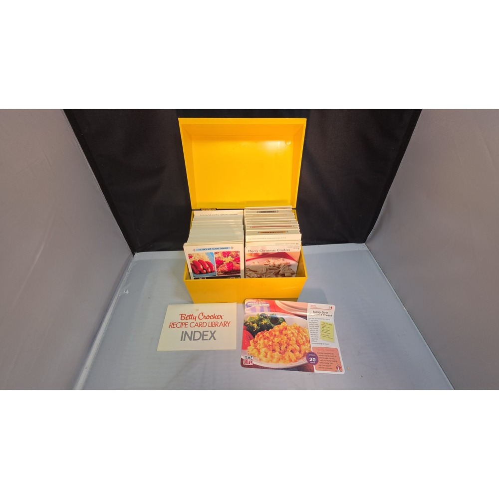 Vintage 1971 Betty Crocker Recipe Card Library Yellow Plastic Box Full Set 70s
